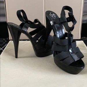 Heels with elastic straps